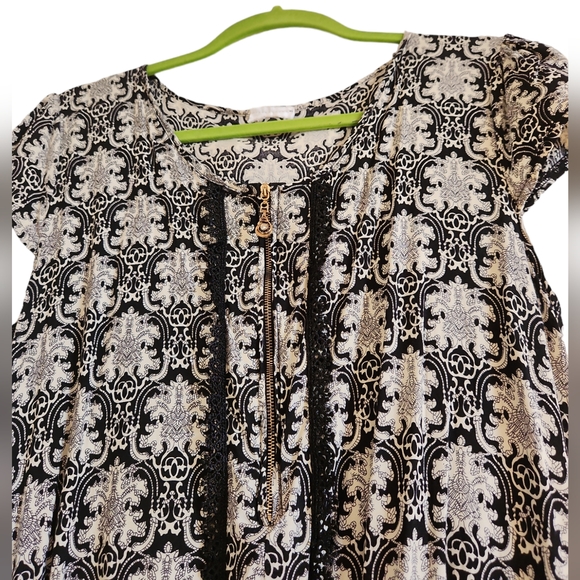 🤩4/$20 Romper with 2 pocket - Picture 2 of 4